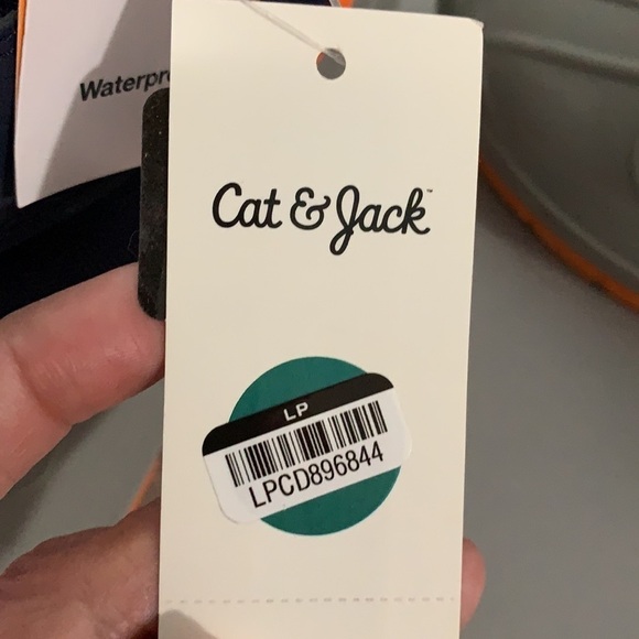 Cat &Jack waterproof boots NWT Velcro close Sz 2 - Picture 9 of 13